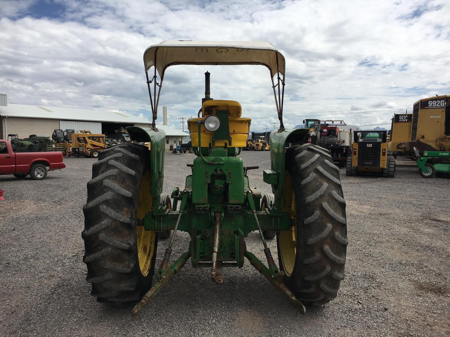 ./imagenes/INVOICE/2019/12103/TRACTOR JOHN DEERE 3010  (9).JPG